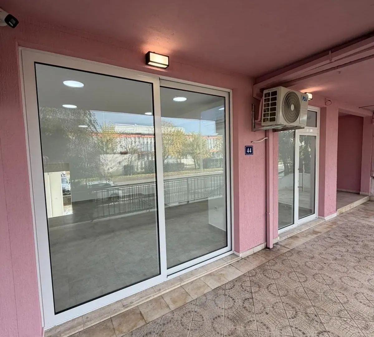 Rent, office space, 57m², Krivi Most, Podgorica