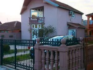 Izdavanje, kuća, 130m², Zabjelo, Podgorica
