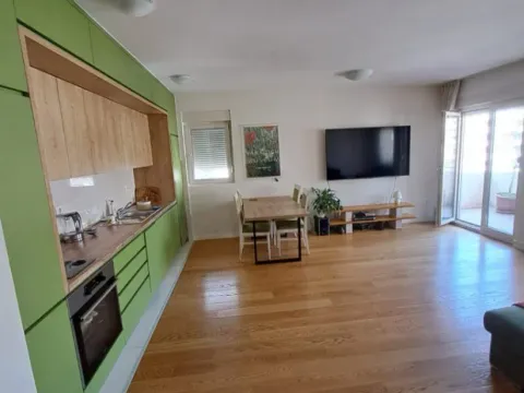 Rent, three bedroom apartment, 105m², Central Point, Podgorica