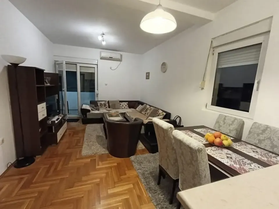Izdavanje, dvosoban stan, 44m², Stari Aerodrom, Podgorica