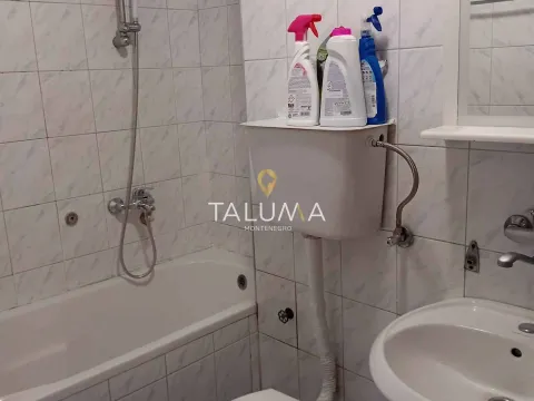 Sale, two bedroom apartment, 141m², Stari Aerodrom, Podgorica - image 2