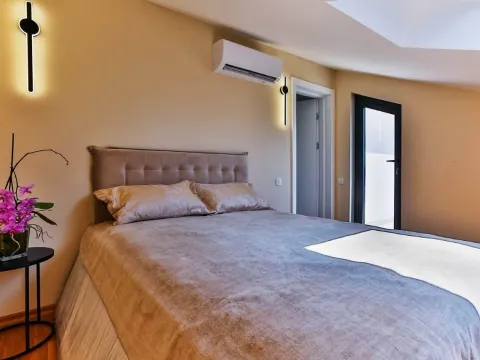 Prodaja, kuća, 223m², Reževići, Budva - image 10