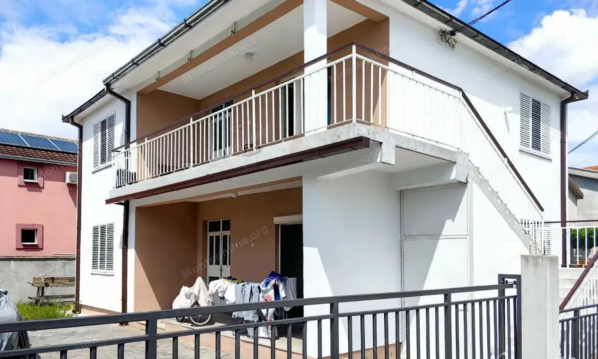 Prodaja, kuća, 180m², Tološi, Podgorica