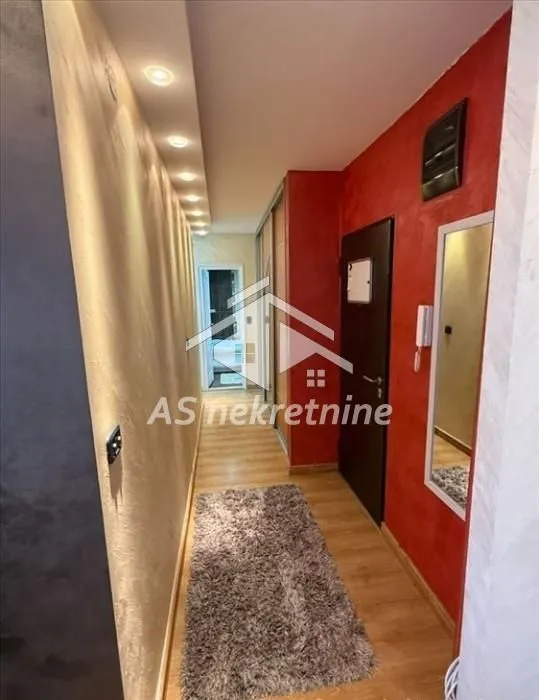 Izdavanje, trosoban stan, 80m², Novi Beograd Blok 22, Novi Beograd Sve Podlokacije