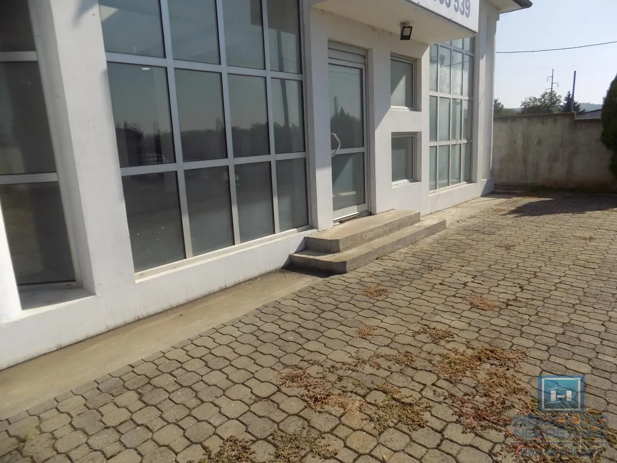 Izdavanje, poslovni prostor, 154m², Paraćin, Srbija