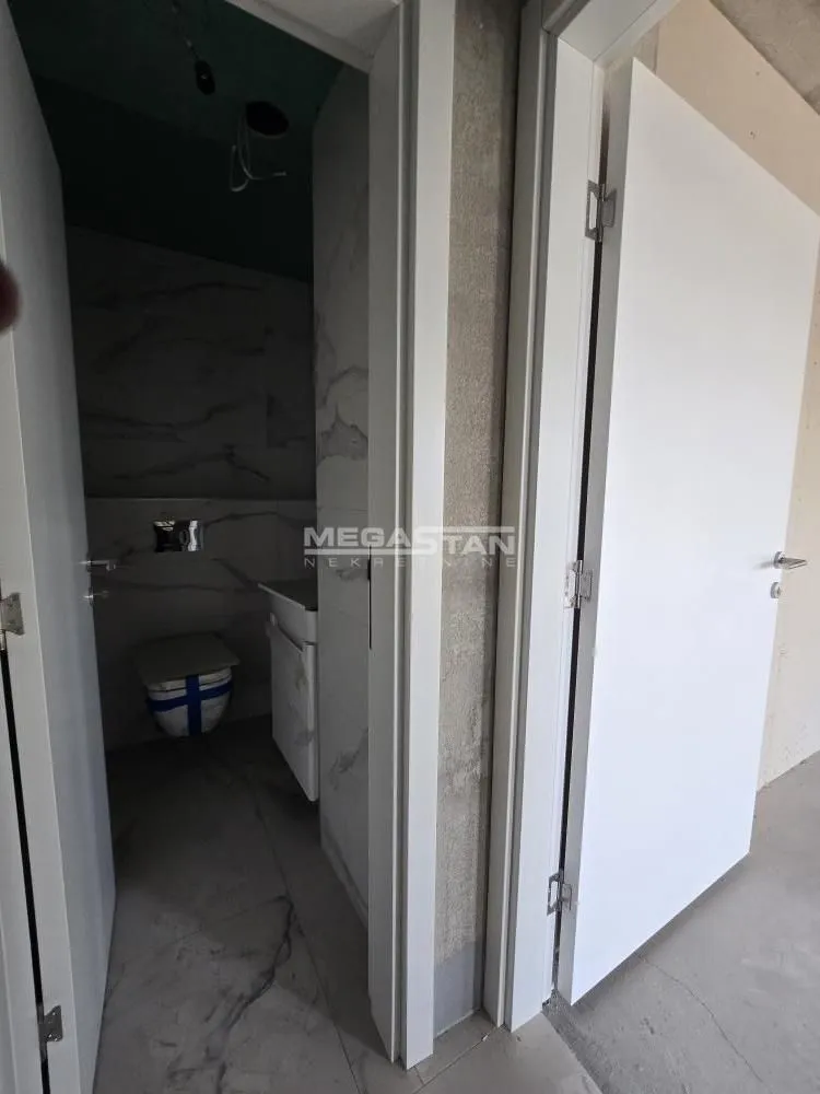 Sale, office space, 245m², Šumice, Beograd