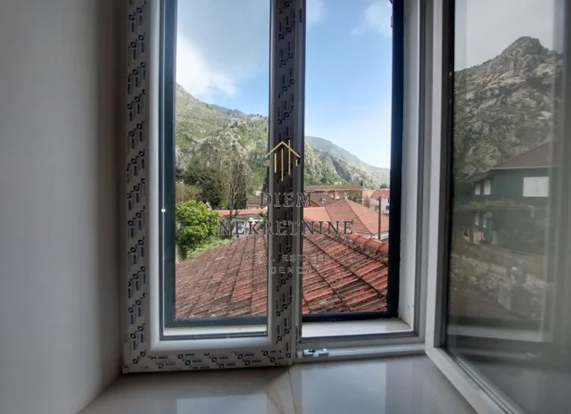 Rent, one bedroom apartment, 40m², Stari Grad Kotor, Kotor