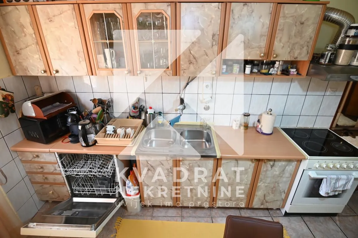 Sale, house, 300m², Zlatica, Podgorica