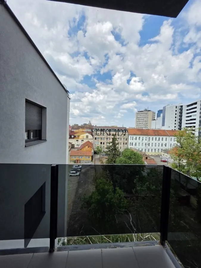 Prodaja, stan, 352m², Centar, Novi Sad
