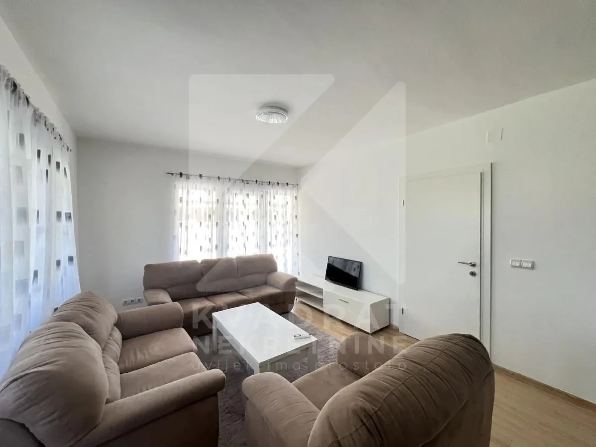 Izdavanje, kuća, 260m², Kokoti, Podgorica