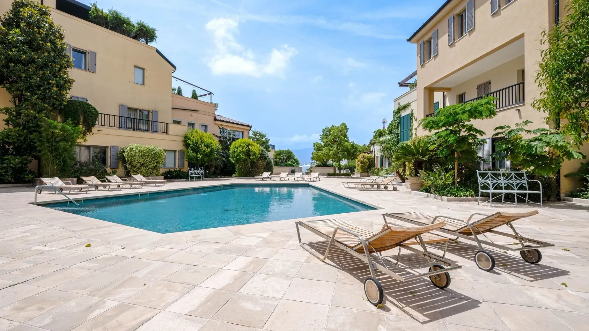 Prodaja, jednosoban stan, 68m², Tivat, Crna Gora