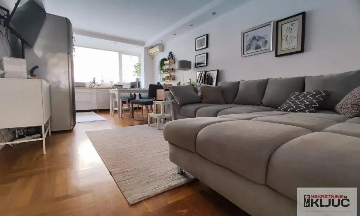 Prodaja, četvorosoban stan, 75m², Grbavica, Novi Sad Sve Podlokacije