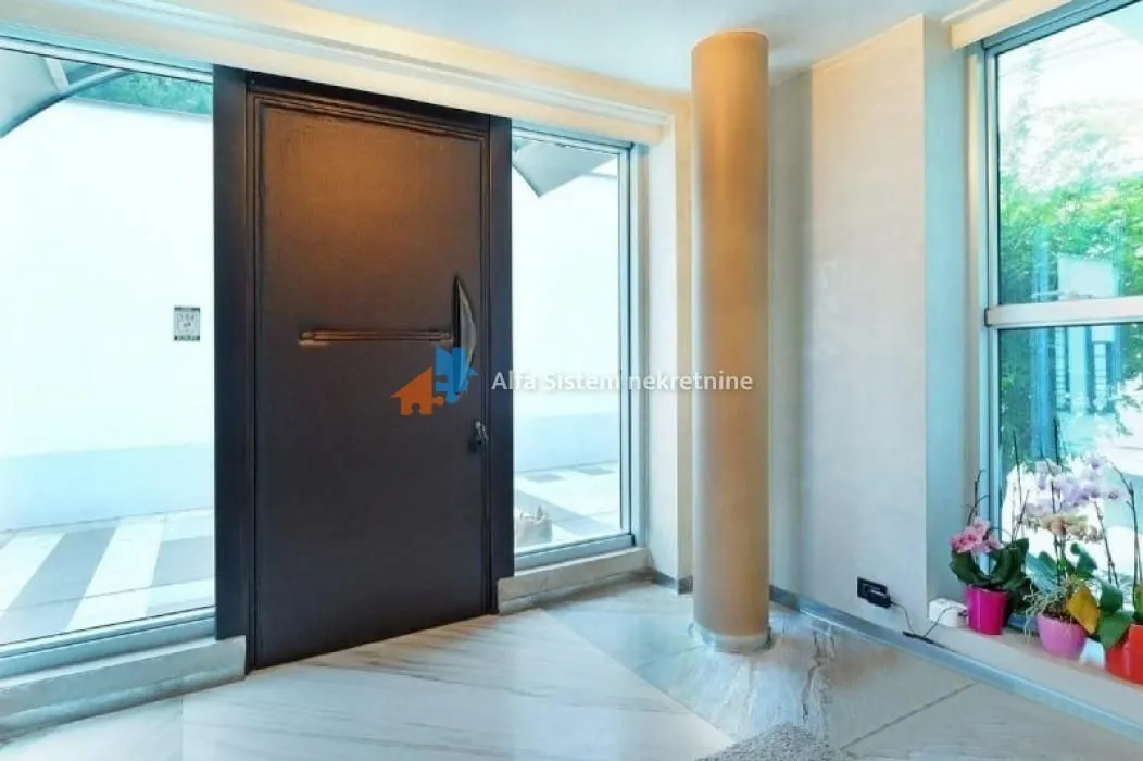 Rent, house, 365m², Uciteljsko Naselje, Zvezdara Sve Podlokacije