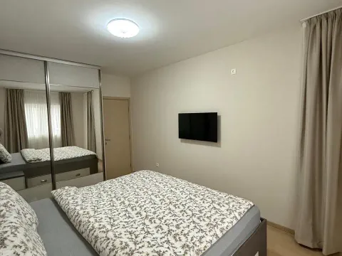 Izdavanje, dvosoban stan, 77m², City Kvart, Podgorica - image 1