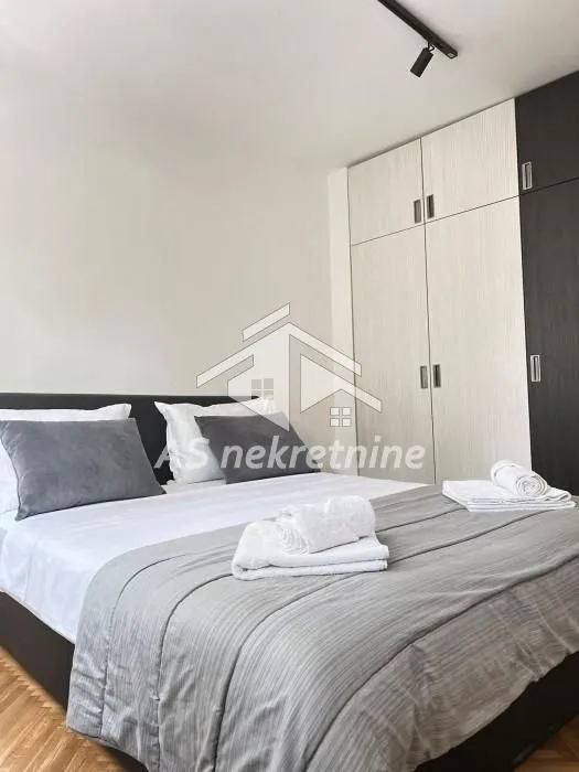 Rent, two bedroom apartment, 54m², Kalenić Pijaca, Vračar Sve Podlokacije