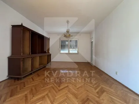 Rent, house, 500m², Stari Aerodrom, Podgorica - image 13