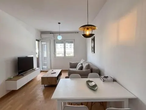 Izdavanje, jednosoban stan, 45m², Zabjelo, Podgorica - image 1