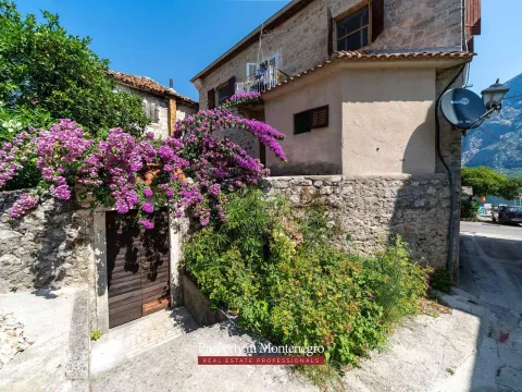 Prodaja, kuća, 321m², Prčanj, Kotor - image 18