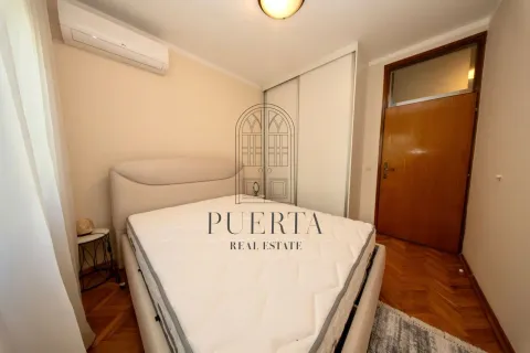 Furnished bedroom with a double bed, wardrobe, and air conditioning. - image 17