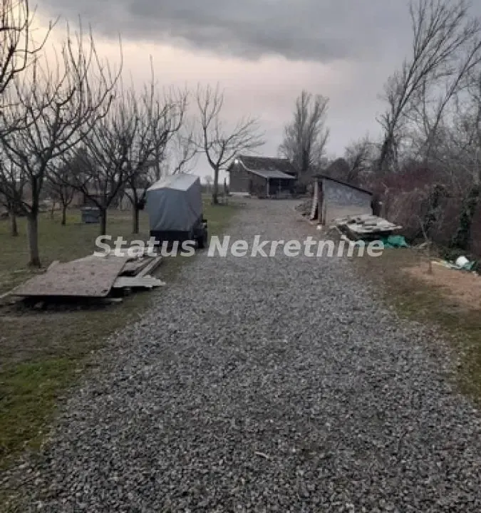 Prodaja, plac, 3300m², Futog, Novi Sad Sve Podlokacije