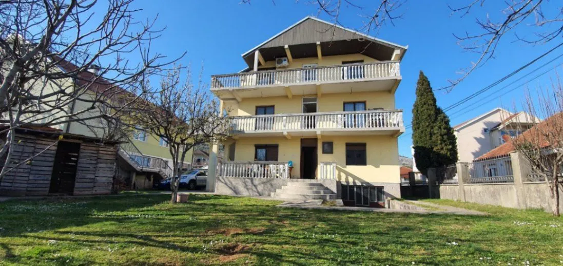 Prodaja, kuća, 270m², Tološi, Podgorica