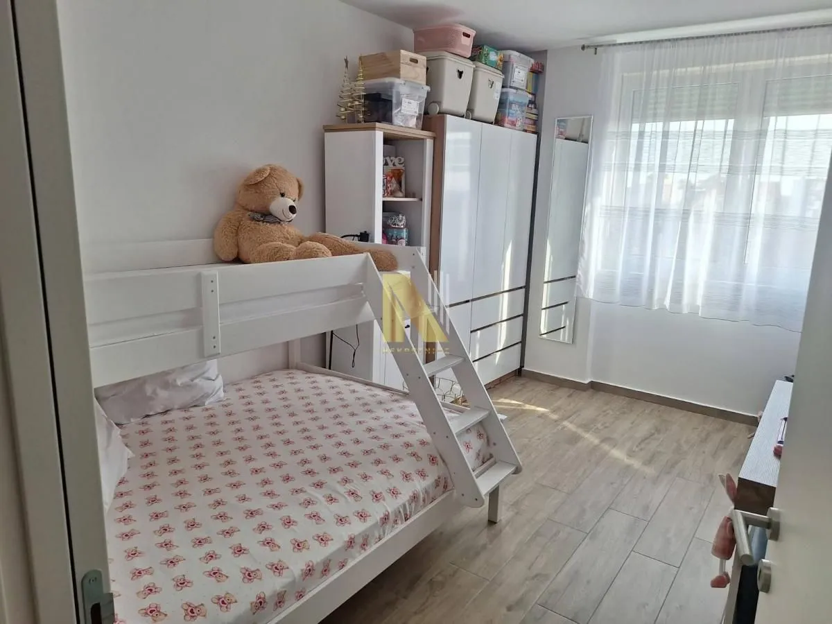Prodaja, trosoban stan, 72m², Subotica, Srbija