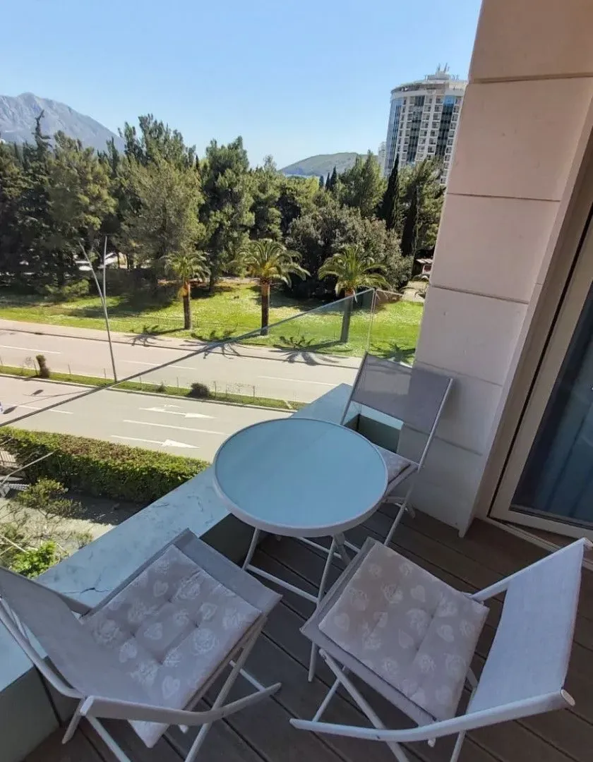 Rent, one bedroom apartment, 55m², Centar, Budva