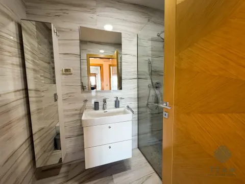 Izdavanje, trosoban stan, 101m², Momišići, Podgorica - image 12