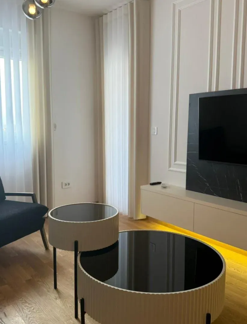 Izdavanje, jednosoban stan, 50m², Stari Aerodrom, Podgorica