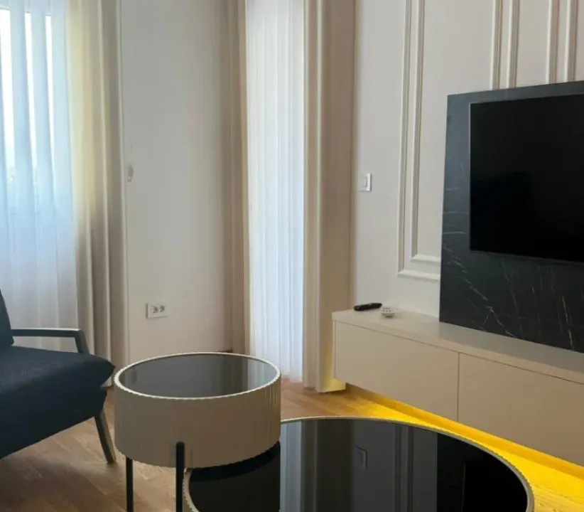 Izdavanje, jednosoban stan, 50m², Stari Aerodrom, Podgorica