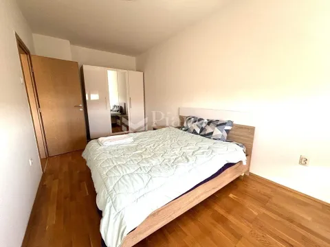 Furnished bedroom with a double bed and a wardrobe. - image 4