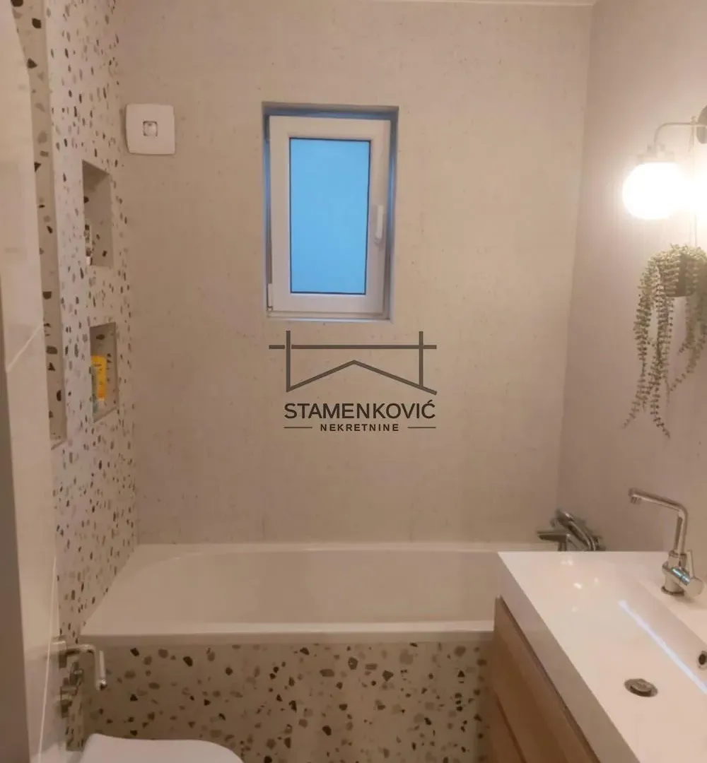 Prodaja, kuća, 360m², Veternik, Novi Sad Sve Podlokacije