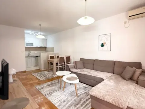 Izdavanje, jednosoban stan, 44m², Stari Aerodrom, Podgorica - image 7