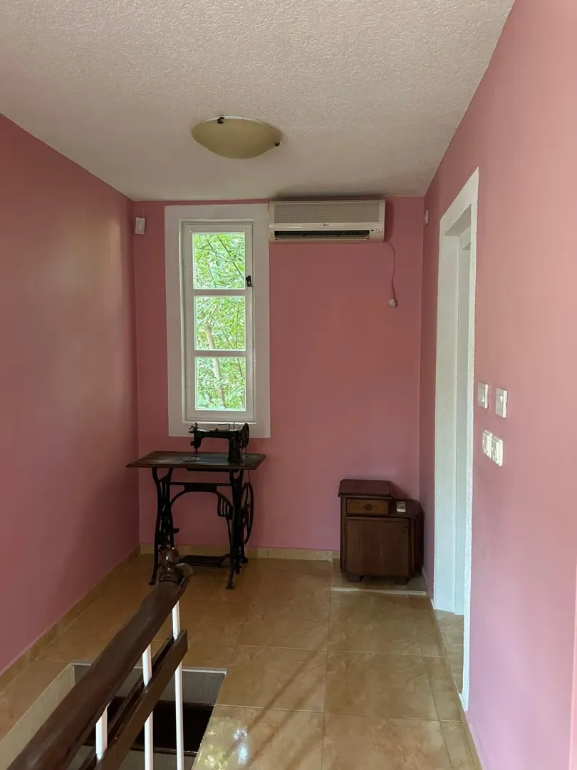 Izdavanje, kuća, 100m², Muo, Kotor