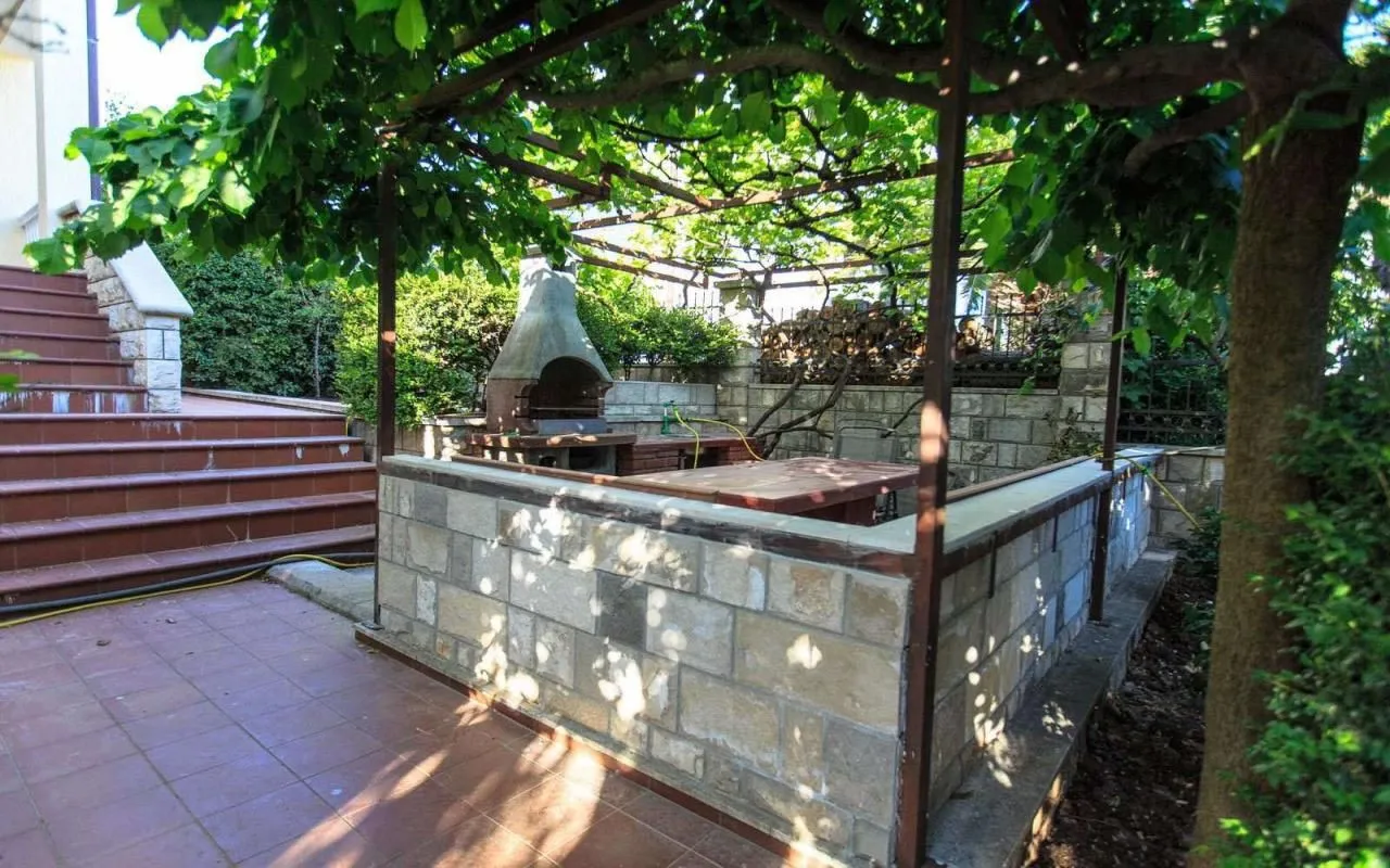 Prodaja, kuća, 400m², Šušanj, Bar