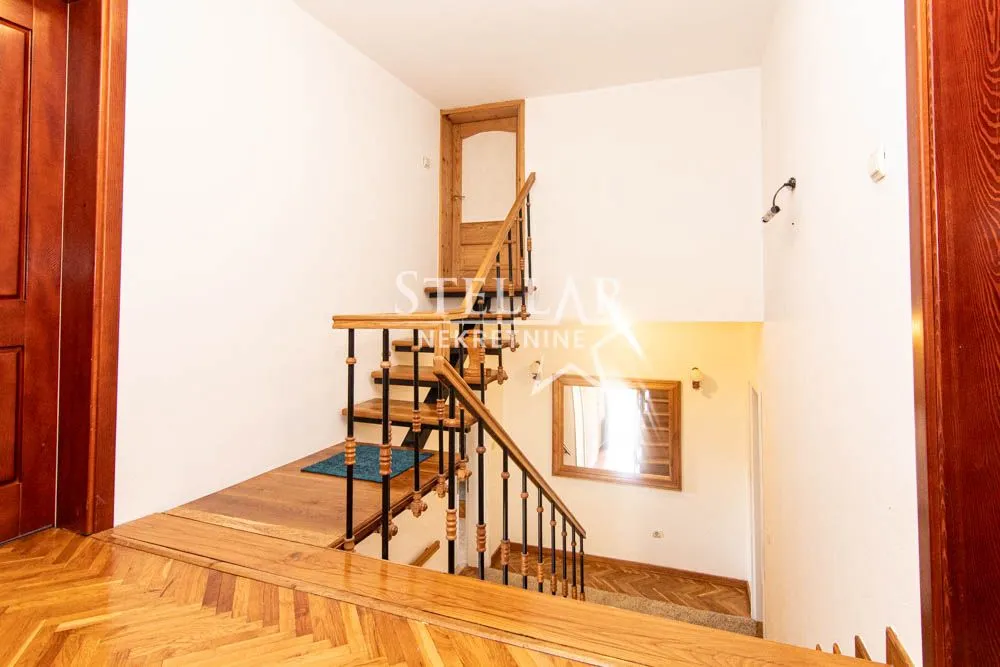 Rent, house, 220m², Tološi, Podgorica