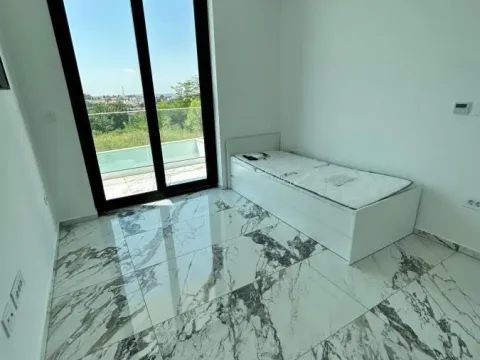 Izdavanje, kuća, 180m², Sremska Kamenica, Petrovaradin - image 21