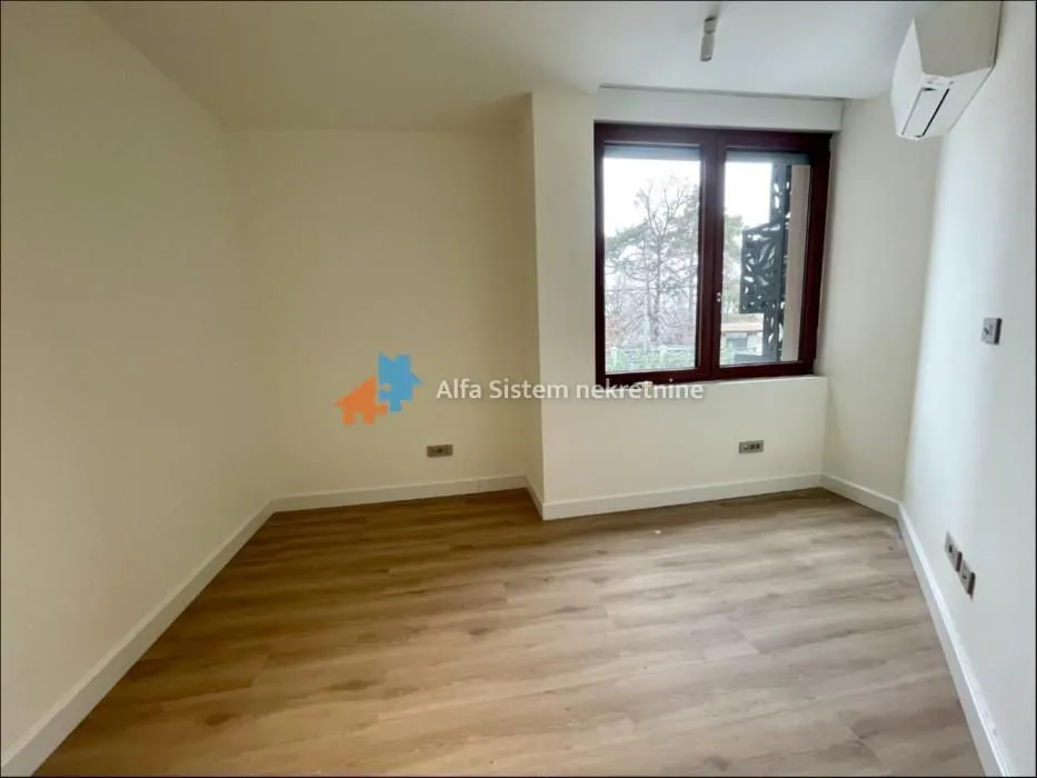 Izdavanje, četvorosoban stan, 153m², Savski Venac, Beograd