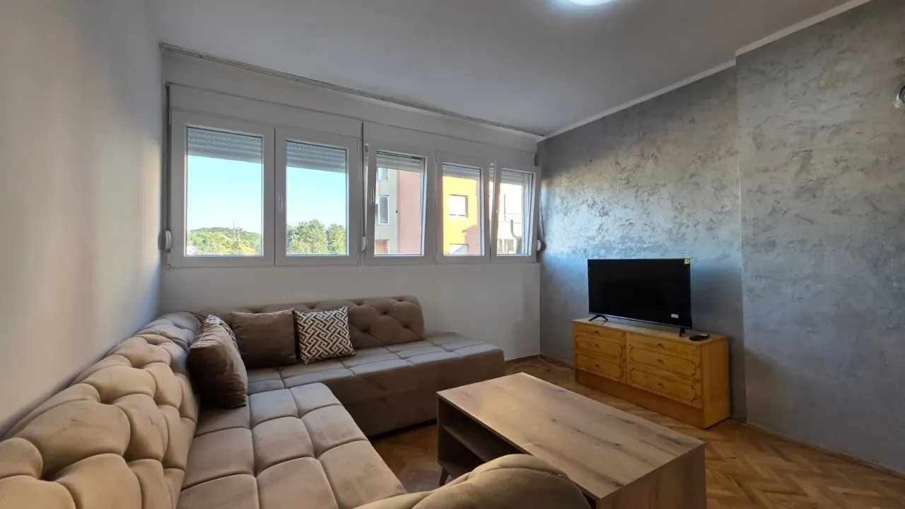 Izdavanje, dvosoban stan, 64m², Cetinje, Crna Gora