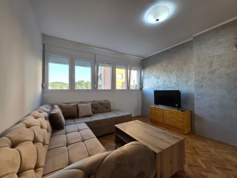Izdavanje, dvosoban stan, 64m2, Cetinje Izdavanje, dvosoban stan, 64m2, Cetinje