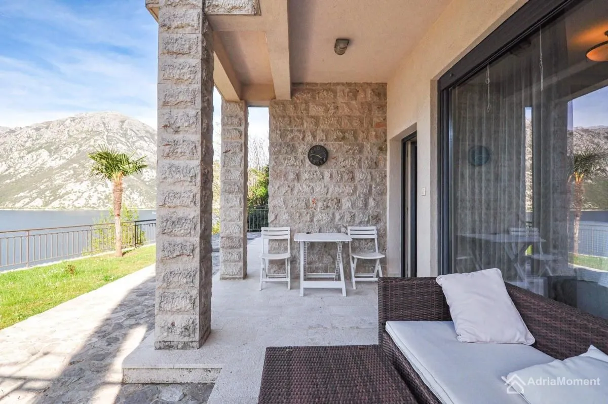 Prodaja, dvosoban stan, 68m², Kostanjica, Kotor