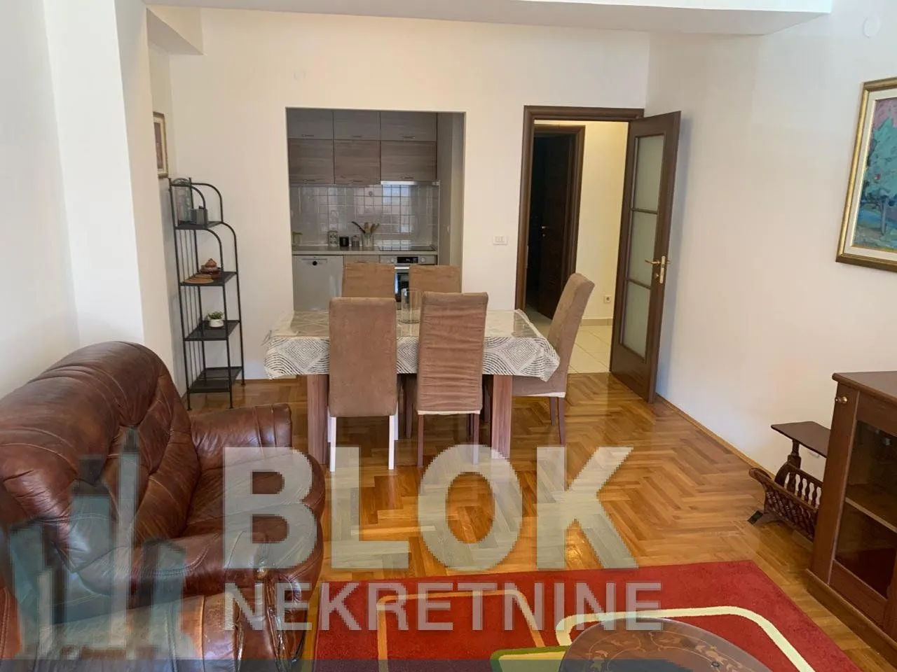 Izdavanje, trosoban stan, 110m², City Kvart, Podgorica