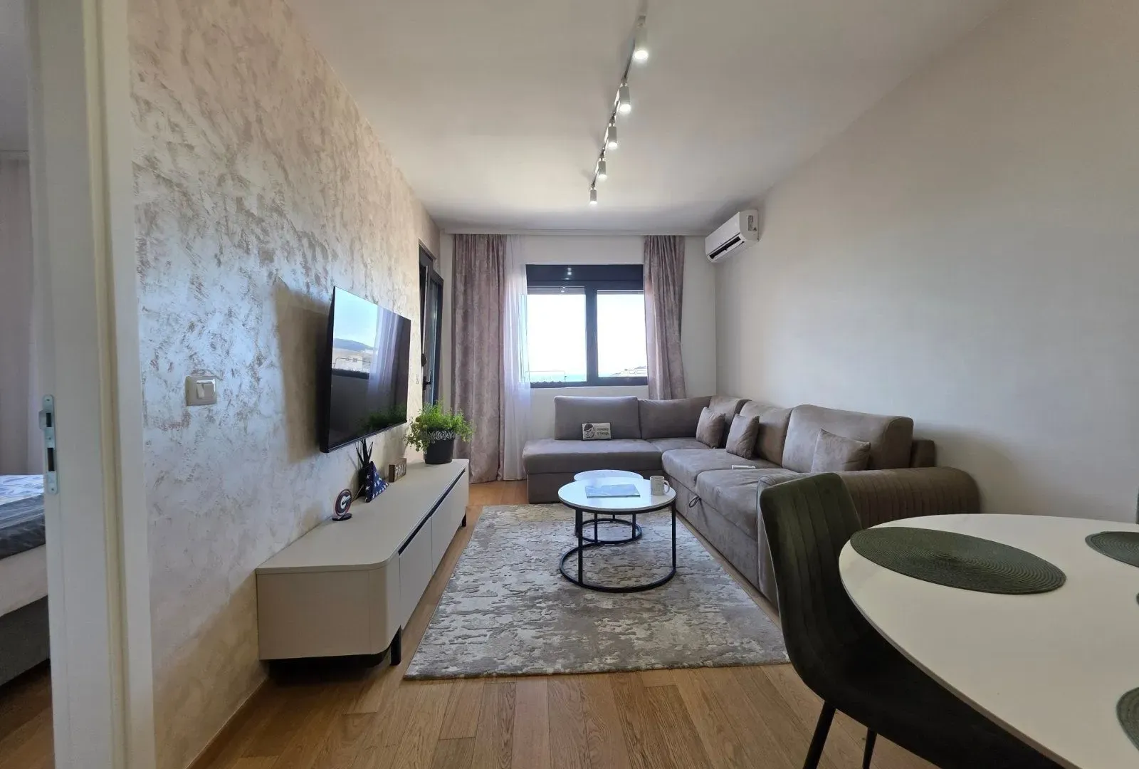 Sale, two bedroom apartment, 71m², Bečići, Budva
