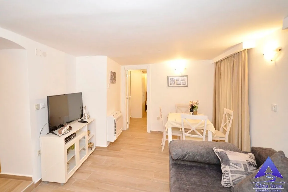 Prodaja, jednosoban stan, 52m², Grad, Kotor