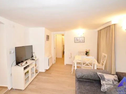 Prodaja, jednosoban stan, 52m², Grad, Kotor - image 1