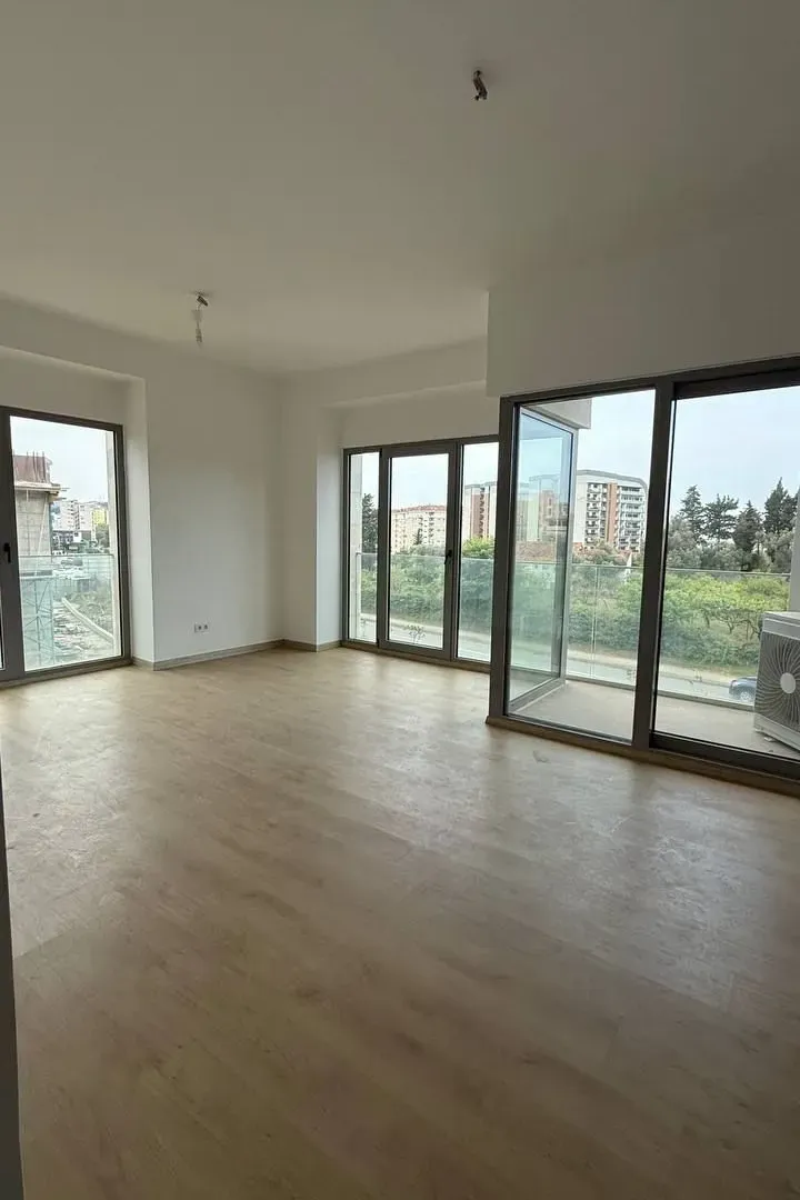 Sale, two bedroom apartment, 74m², Centar, Bar
