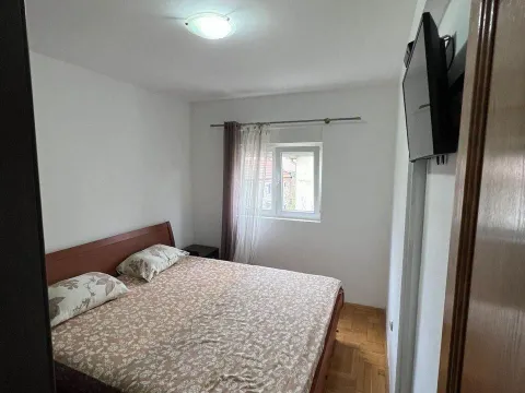 Izdavanje, dvosoban stan, 52m², Kalimanj, Tivat - image 5