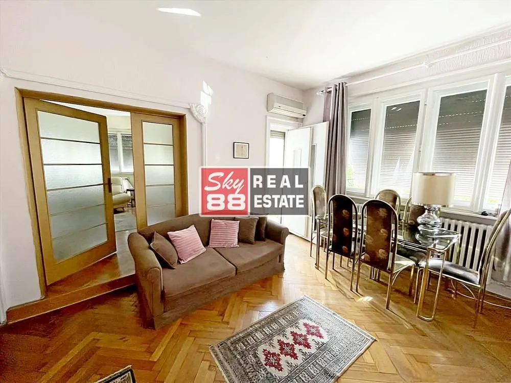 Prodaja, kuća, 401m², Zemun Kalvarija, Zemun Sve Podlokacije