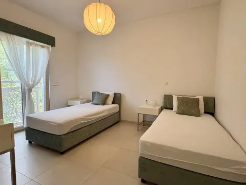 Rent, two bedroom apartment, 100m², Tivat, Crna Gora - image 10