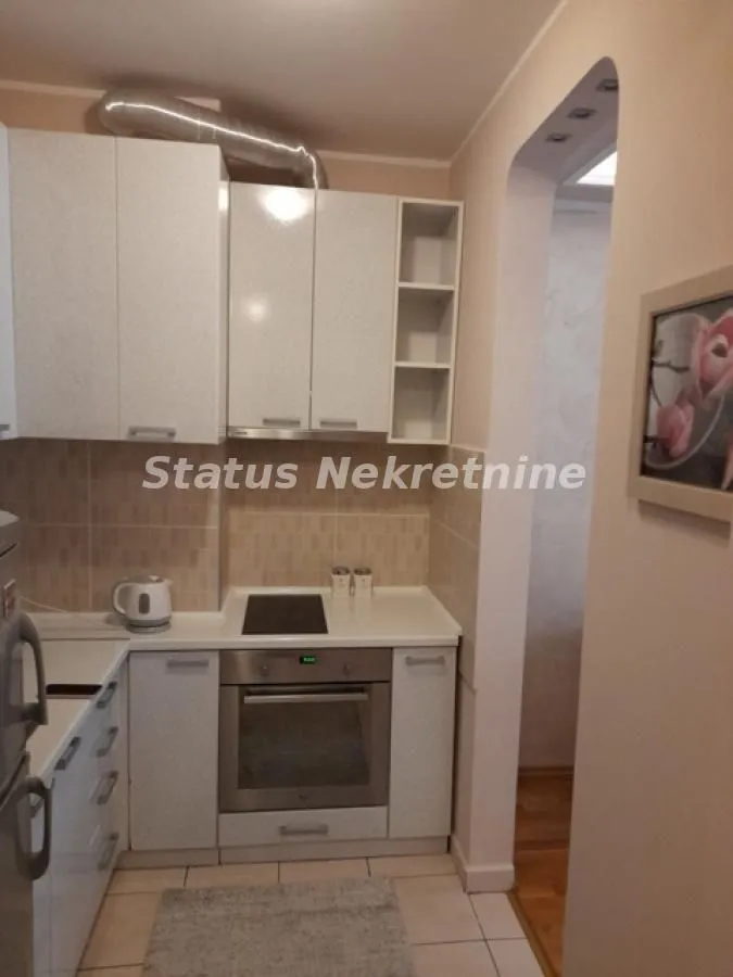 Izdavanje, trosoban stan, 60m², Centar, Novi Sad
